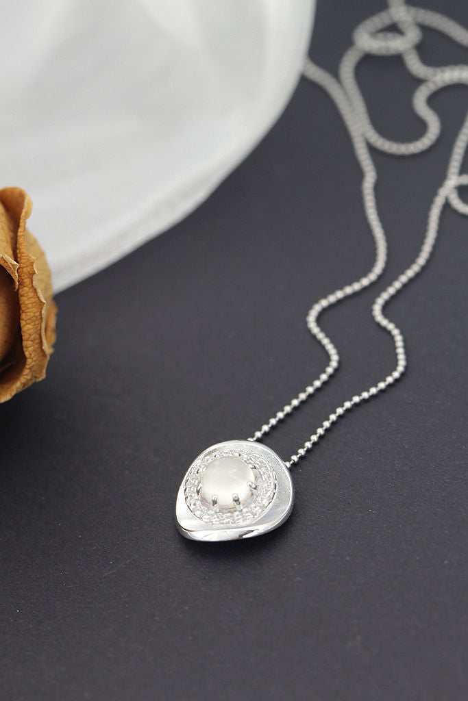 Authentic 925 Sterling Silver Ornament Inlaid Natural Moonstone Pendant Lady Creative New Trendy Wedding Party Fine Jewelr