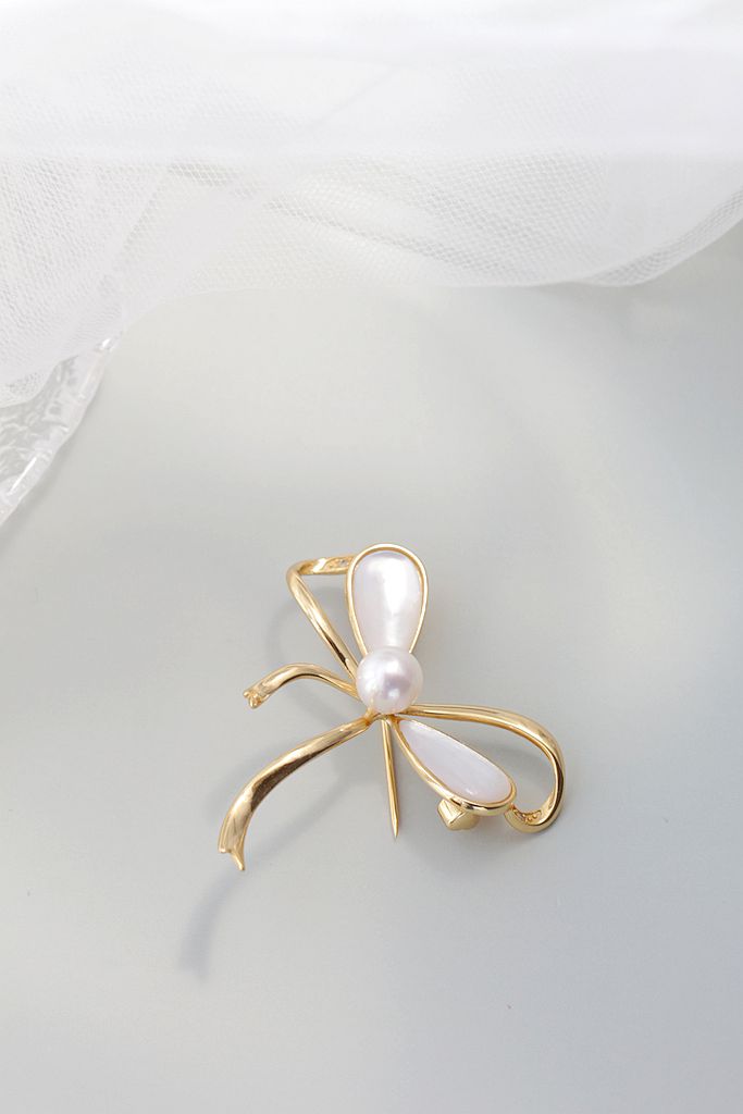 Minimalist Elegant 925 Sterling Silver Brooch 18K Gold Plated Bow Design Inlaid Natural Freshwater Pearl Shellfish Brooch Gift
