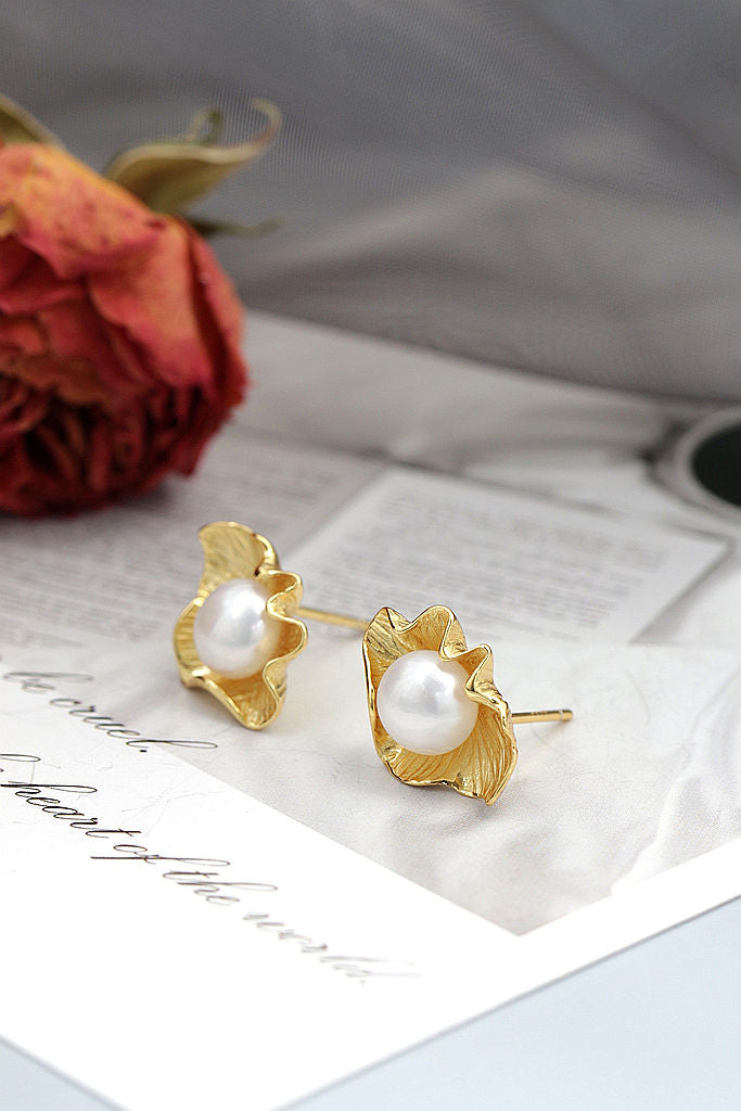 Authentic 925 Sterling Silver Floral Shape Earrings Inlaid Natural Freshwater Pearl Fashion Creative 18K Gold-Plated Earring