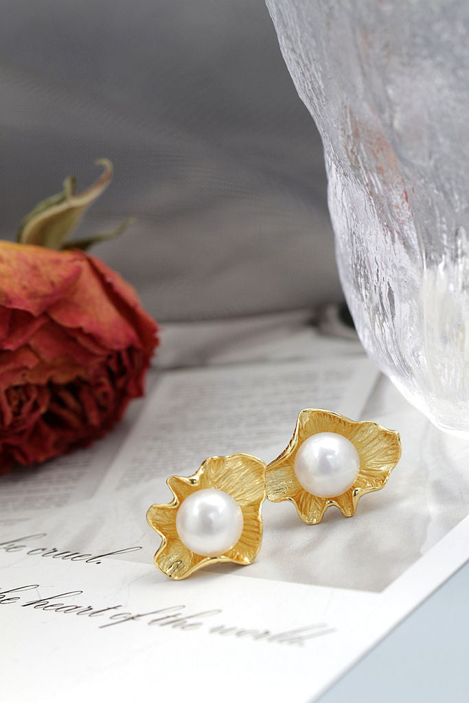 Authentic 925 Sterling Silver Floral Shape Earrings Inlaid Natural Freshwater Pearl Fashion Creative 18K Gold-Plated Earring
