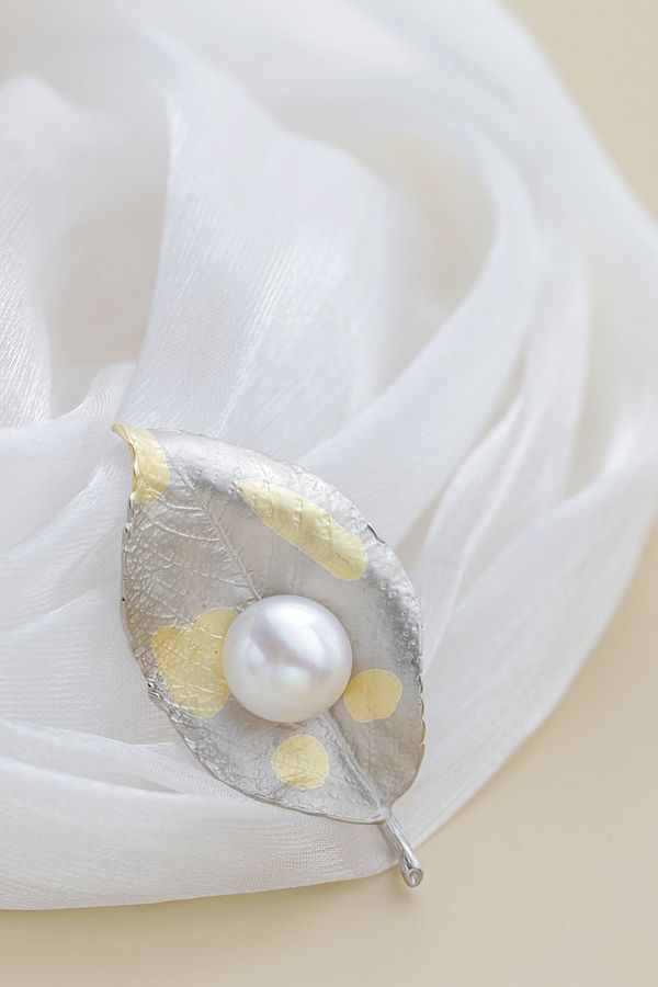 Authentic 925 Sterling Silver Brooch Lady Trendy Creative Leaf Inlaid Natural Freshwater Pearl High Quality Trendy Style Jewelry