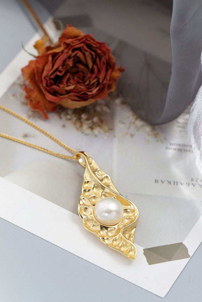 925 Sterling Silver Pendant Nature's Leaves Inlaid Natural Freshwater Pearl 18K Gold Plated Pendant Classical Charm Style