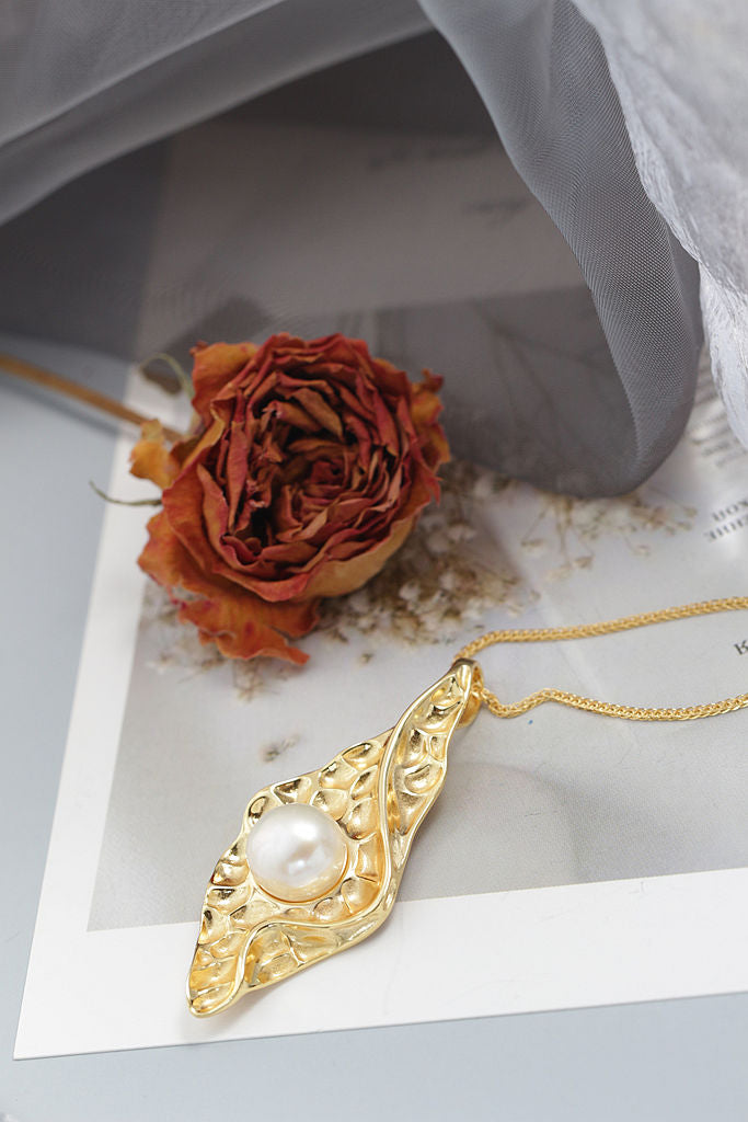 925 Sterling Silver Pendant Nature's Leaves Inlaid Natural Freshwater Pearl 18K Gold Plated Pendant Classical Charm Style