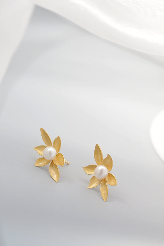 S925 Sterling Silver Earring Inlaid Natural Pearl 18K Gold Plated Flower Stud Earrings Lightweight Minimalist Jewelry Gift