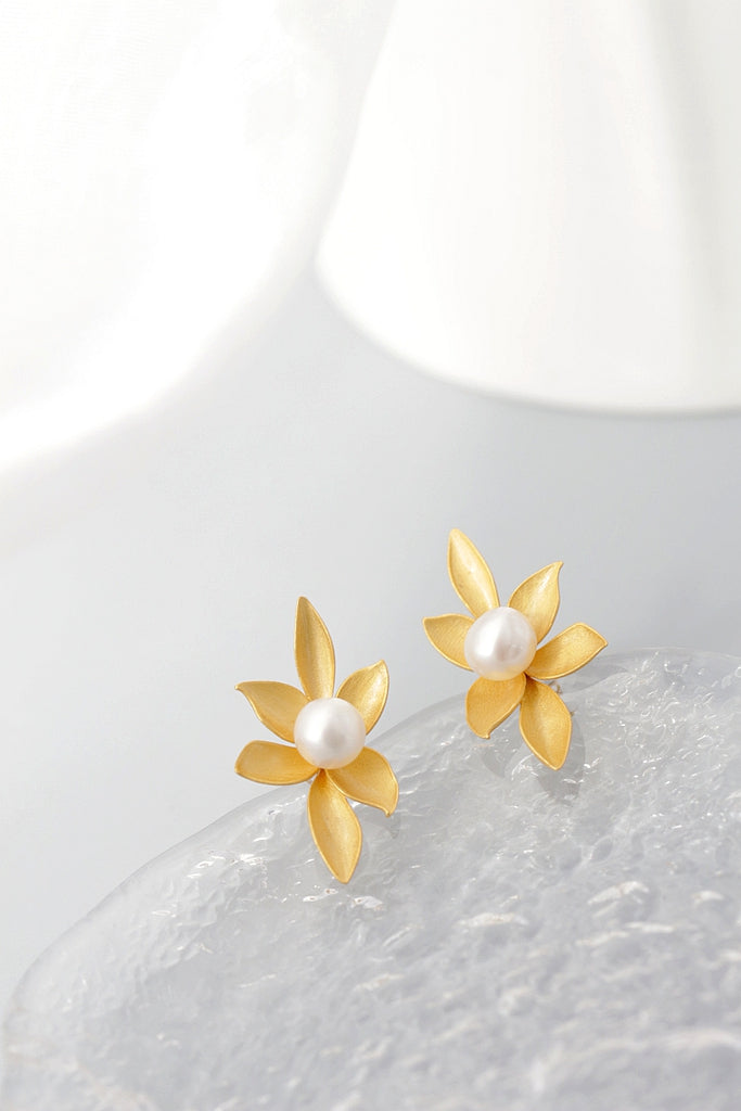 S925 Sterling Silver Earring Inlaid Natural Pearl 18K Gold Plated Flower Stud Earrings Lightweight Minimalist Jewelry Gift