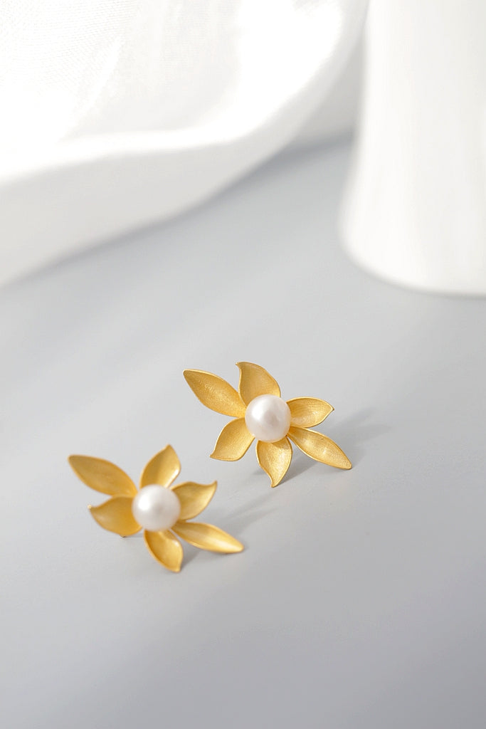 S925 Sterling Silver Earring Inlaid Natural Pearl 18K Gold Plated Flower Stud Earrings Lightweight Minimalist Jewelry Gift