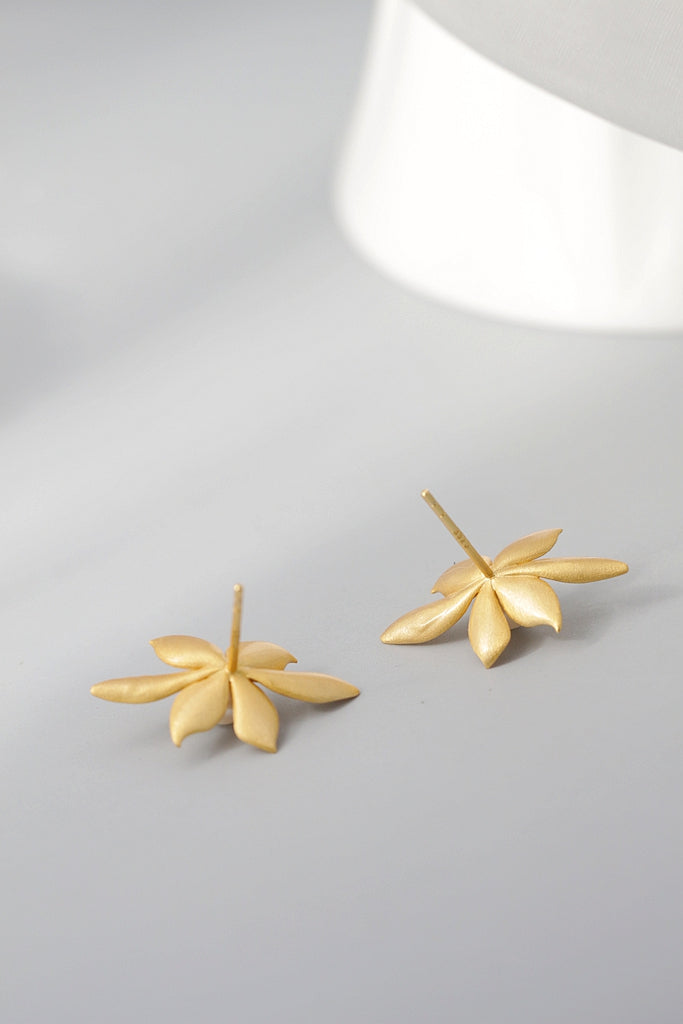 S925 Sterling Silver Earring Inlaid Natural Pearl 18K Gold Plated Flower Stud Earrings Lightweight Minimalist Jewelry Gift