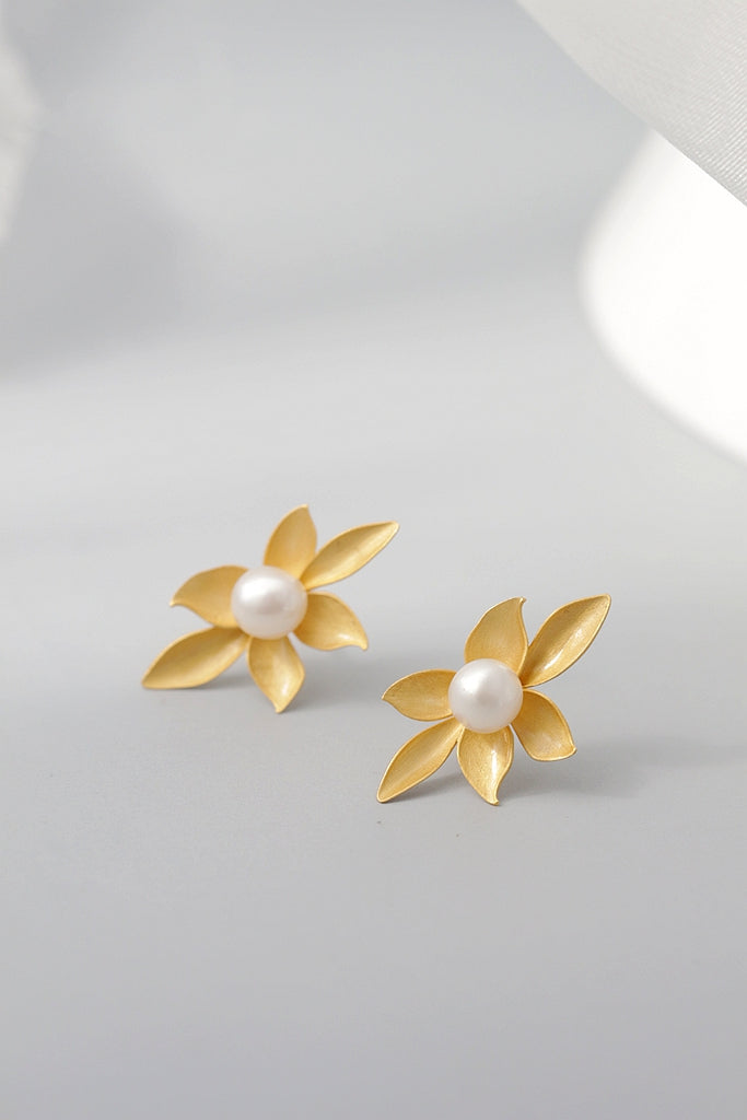 S925 Sterling Silver Earring Inlaid Natural Pearl 18K Gold Plated Flower Stud Earrings Lightweight Minimalist Jewelry Gift