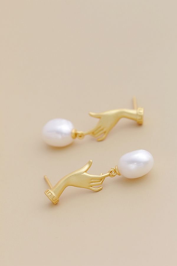 Handmade Creative 18K Gold Plated In The Palm Trendy Natural Baroque Pearl Women Tide Flow 925 Sterling Silver Earrings