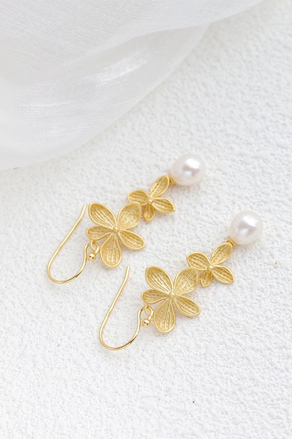 Authentic 925 Sterling Silver Earrings Women Fashion Creative Inlaid Natural Freshwater Pearl 18K Gold Plated Petal Earring
