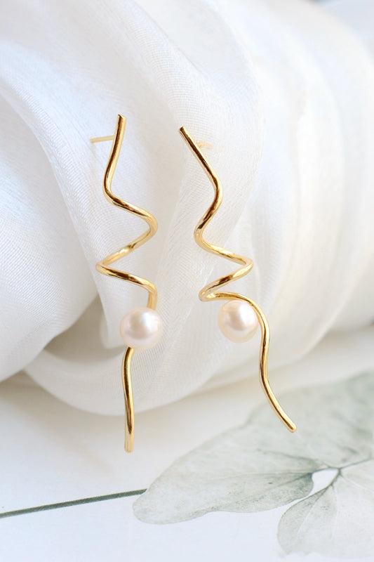 925 Sterling Silver Inlaid Natural Freshwater Pearl Fashion 18K Gold Plated Earrings