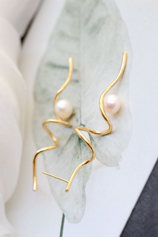 925 Sterling Silver Inlaid Natural Freshwater Pearl Fashion 18K Gold Plated Earrings