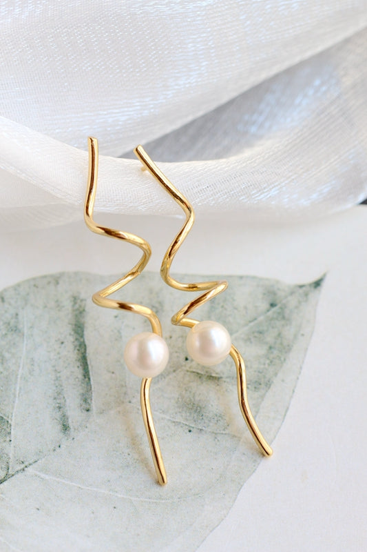 925 Sterling Silver Inlaid Natural Freshwater Pearl Fashion 18K Gold Plated Earrings