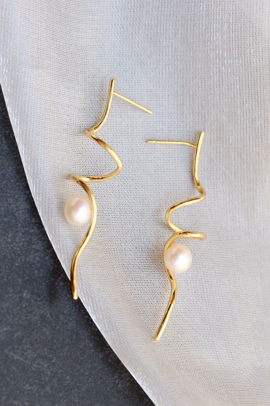 925 Sterling Silver Inlaid Natural Freshwater Pearl Fashion 18K Gold Plated Earrings