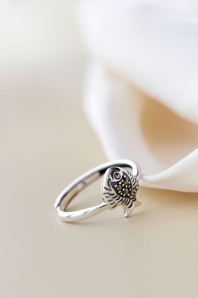 925 Sterling Silver Small Fish Ring Lady Retro Style Thai Silver Inlaid Marcasite Ring Concise Trendy Jewelry Gift