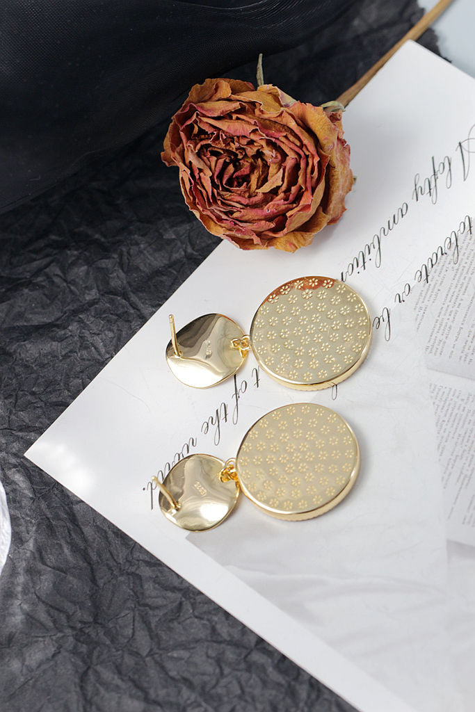 Inlaid Natural Pearl Shellfish 18K Gold Plated Earring 925 Sterling Silver Circular Earring Elegance Female Fashion Jewelry Gift
