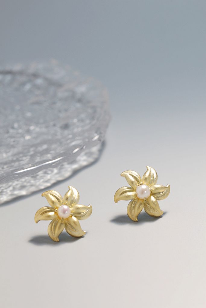 925 Sterling Silver Earring Fashion Petal Inlaid Natural Freshwater Pearl 18K Gold Plated Earring