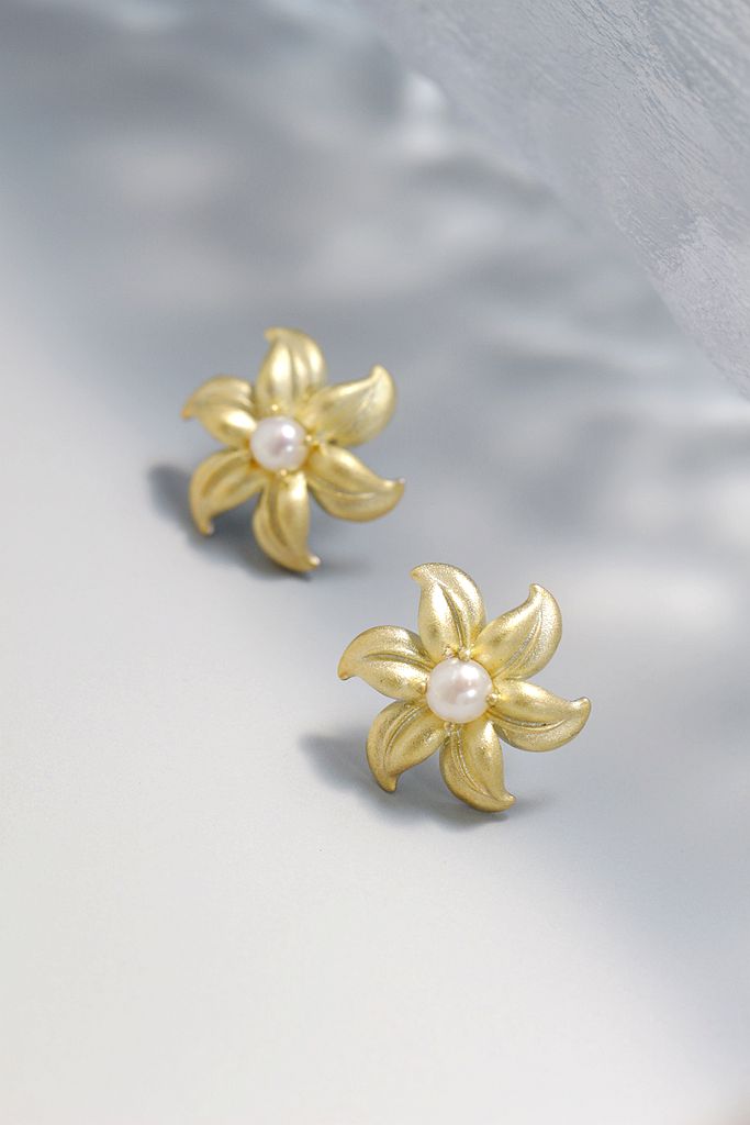 925 Sterling Silver Earring Fashion Petal Inlaid Natural Freshwater Pearl 18K Gold Plated Earring