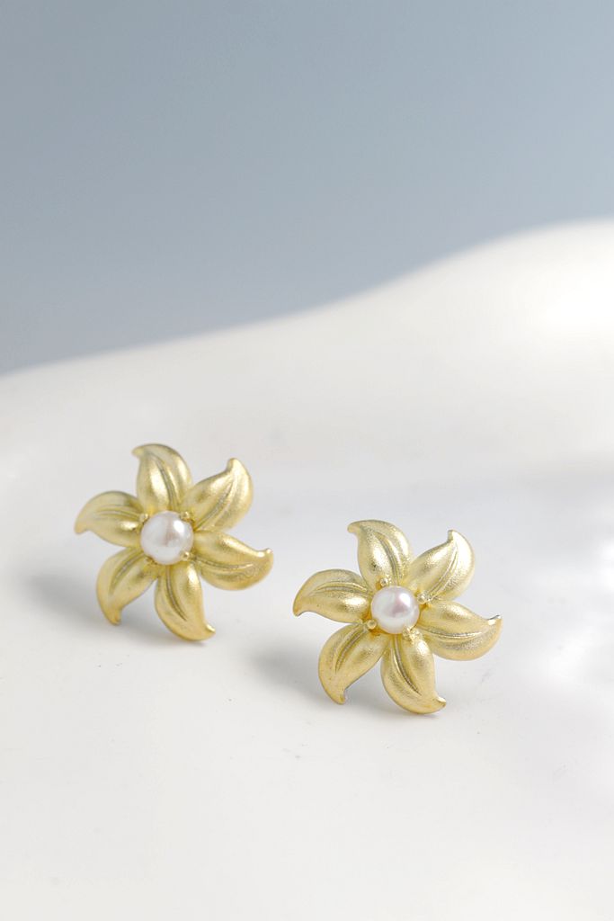 925 Sterling Silver Earring Fashion Petal Inlaid Natural Freshwater Pearl 18K Gold Plated Earring
