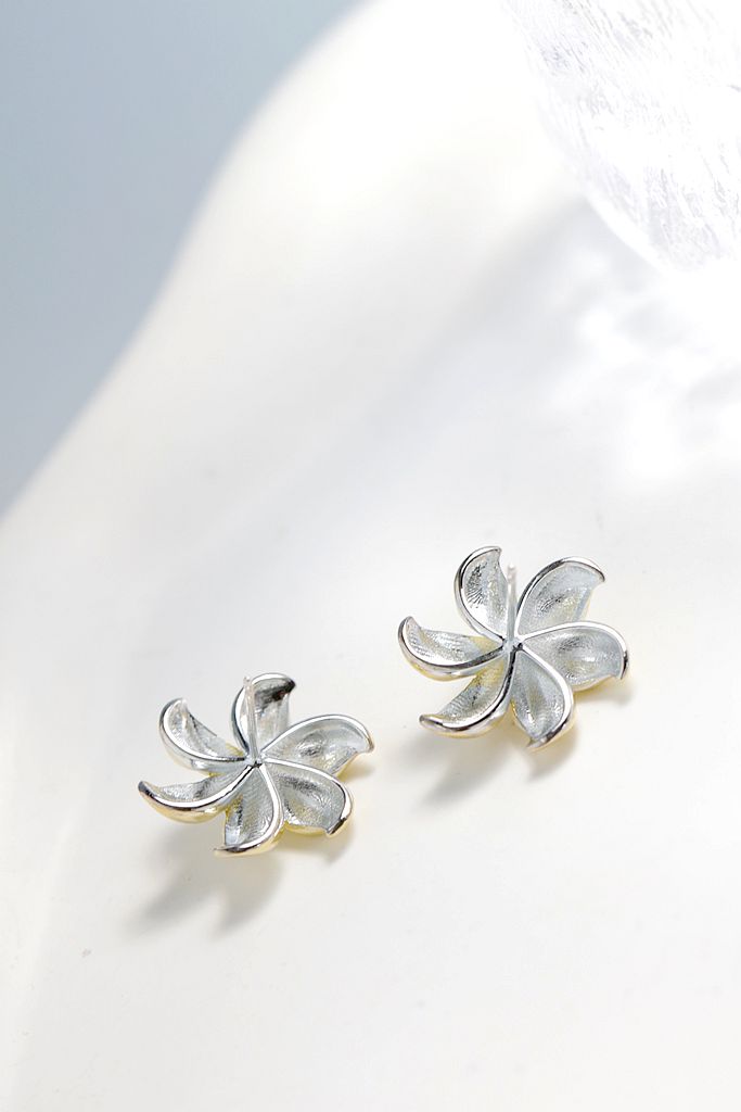 925 Sterling Silver Earring Fashion Petal Inlaid Natural Freshwater Pearl 18K Gold Plated Earring