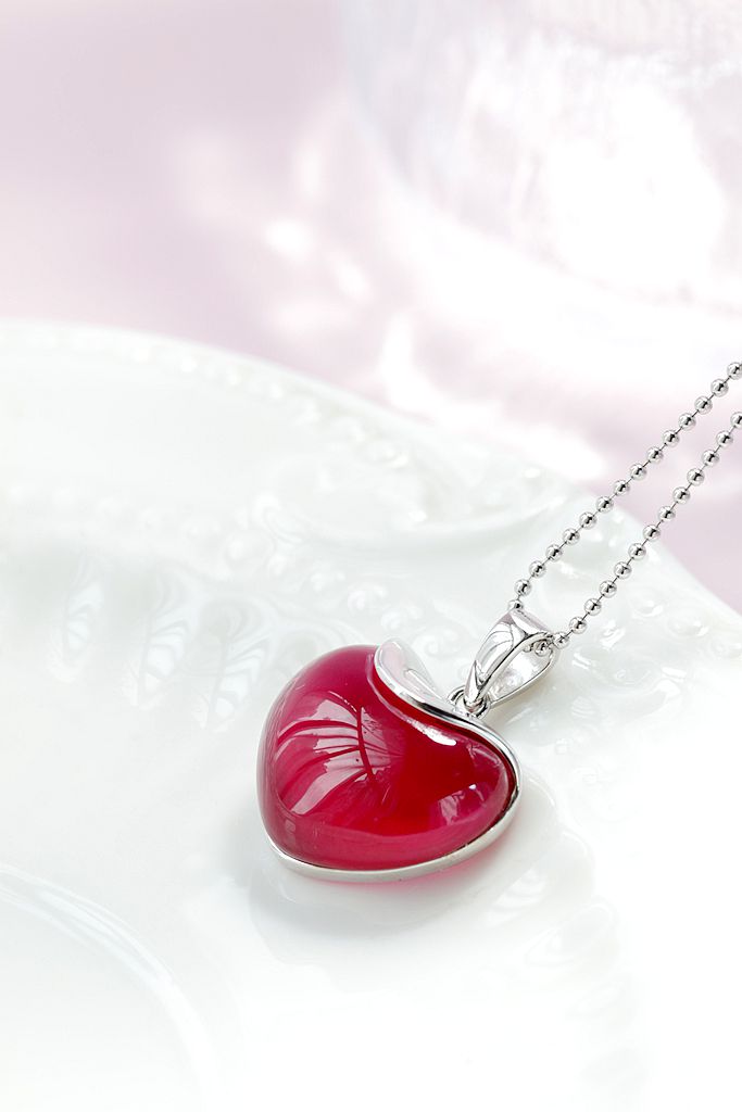 925 Sterling Silver Pendant Inlaid Artificial Ruby Fashion Heart Shaped Pendant