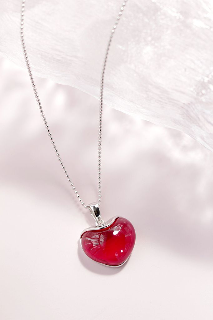925 Sterling Silver Pendant Inlaid Artificial Ruby Fashion Heart Shaped Pendant