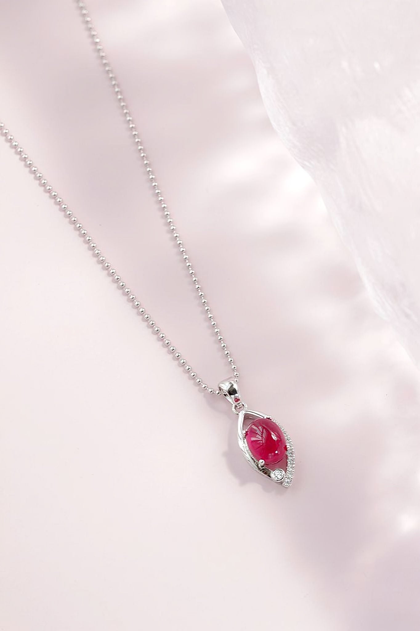 925 Sterling Silver Pendant Inlaid Artificial Ruby Fashion Simple Small Pendant