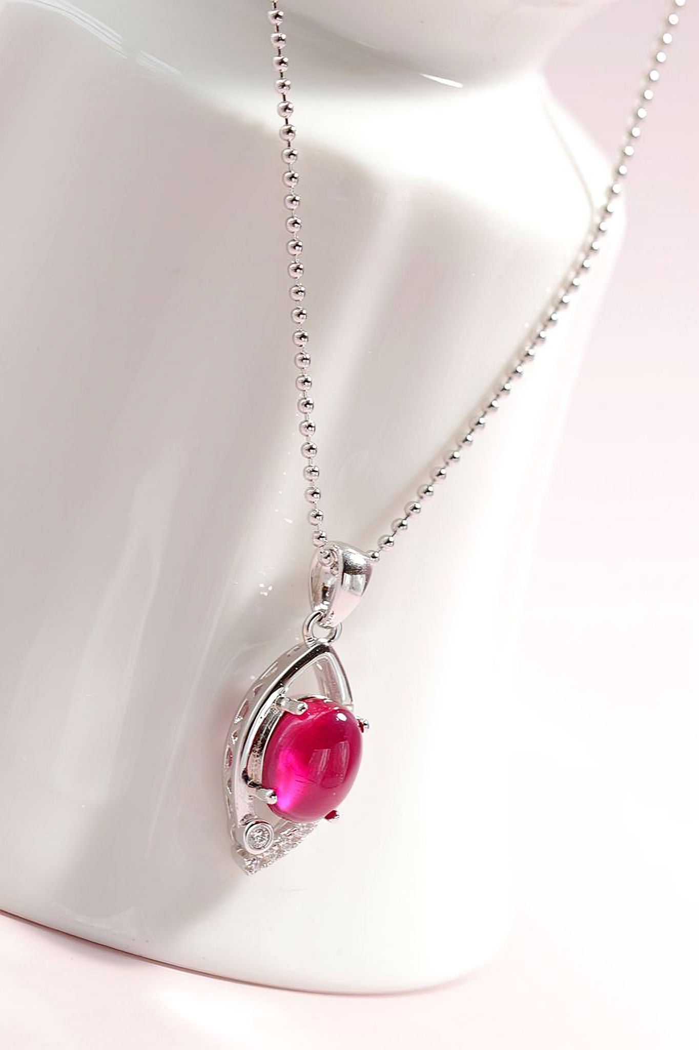 925 Sterling Silver Pendant Inlaid Artificial Ruby Fashion Simple Small Pendant