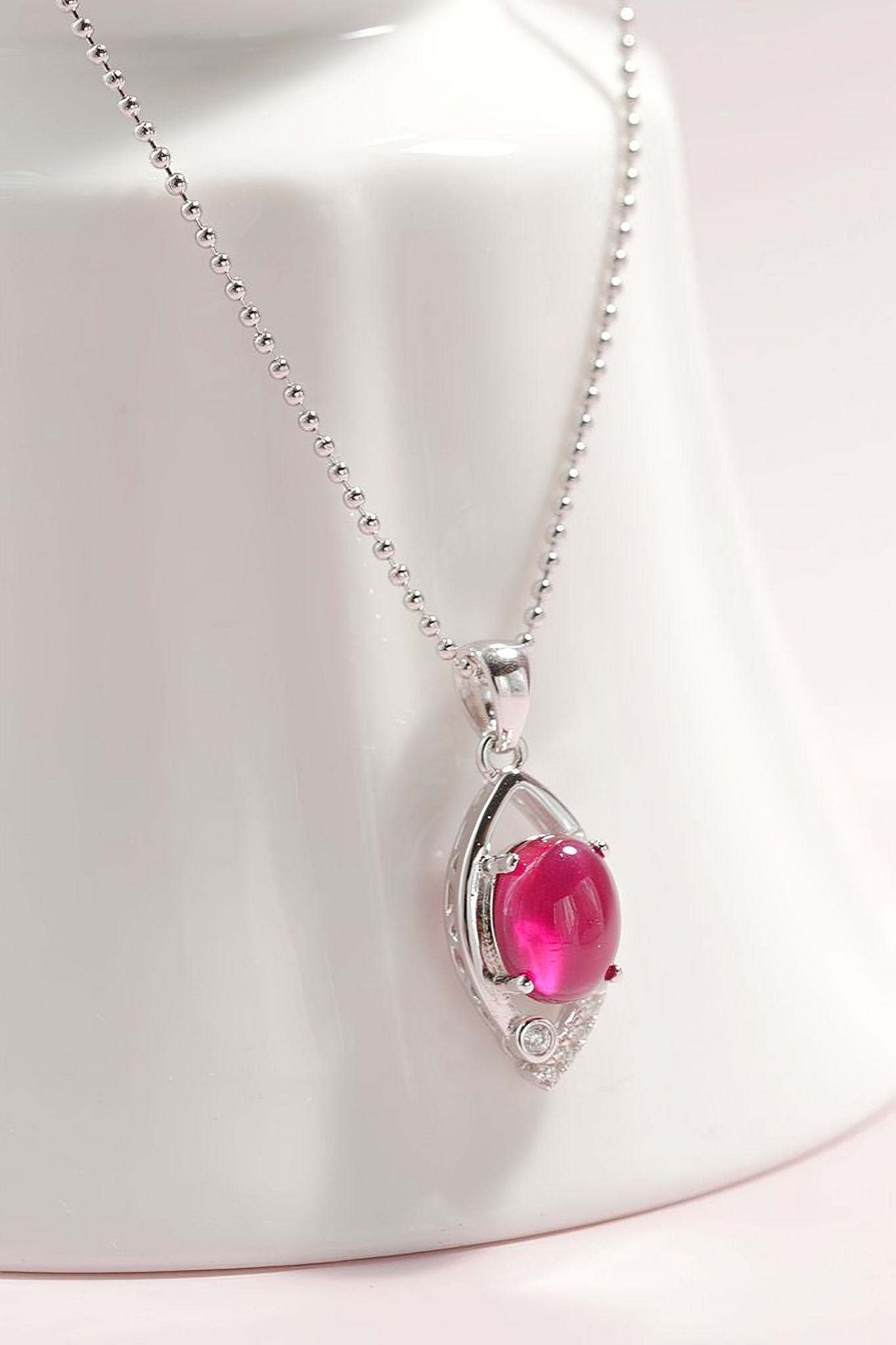 925 Sterling Silver Pendant Inlaid Artificial Ruby Fashion Simple Small Pendant