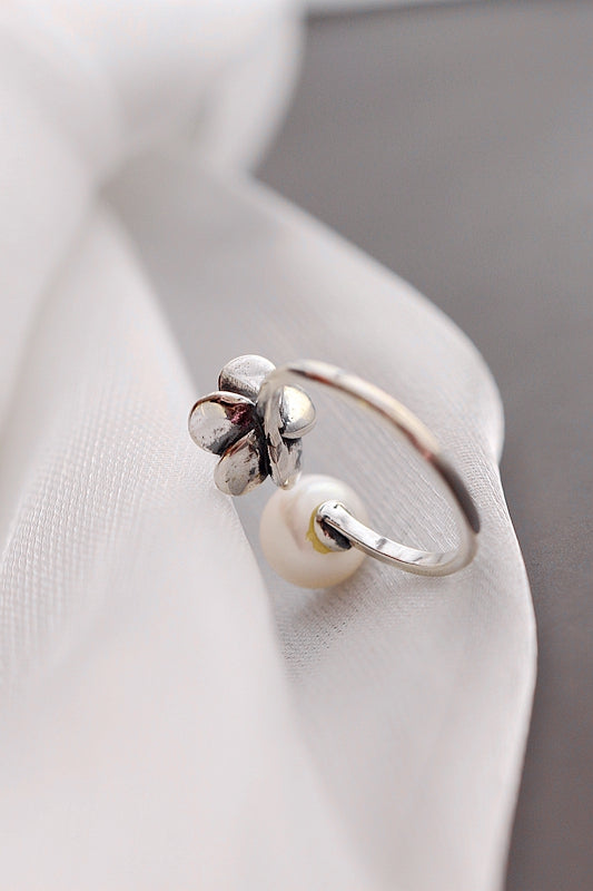 925 Sterling Silver Ring Hand-set Natural Freshwater Pearl Do Old Small Flowers ladies Simple And Small Opening Ring