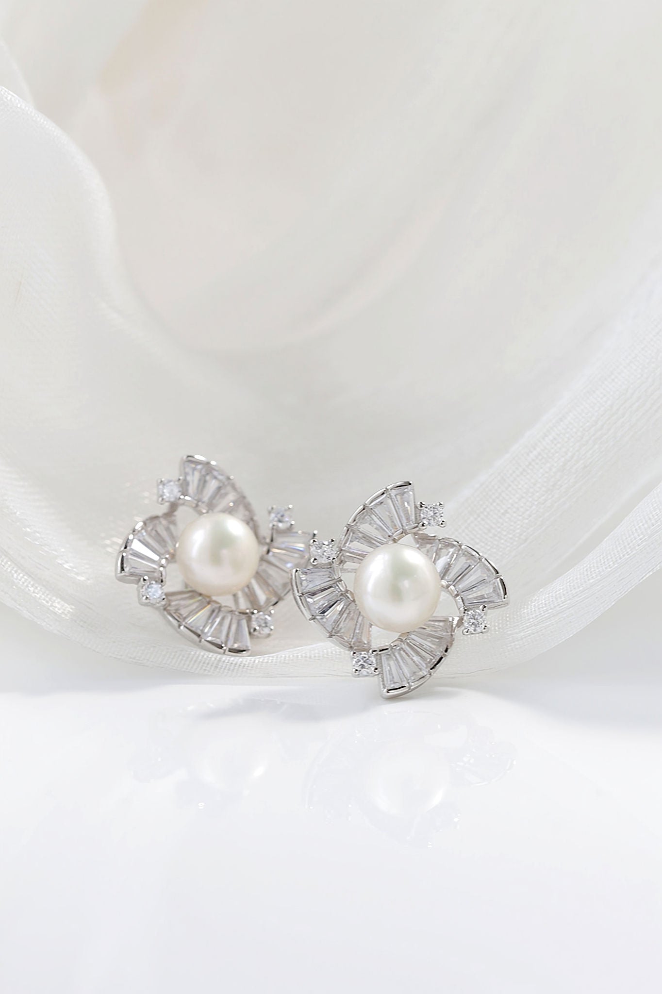 Inlaid Natural Freshwater Pearl 925 Sterling Silver Earstuds Fashion Rhinestone Lady Earrings