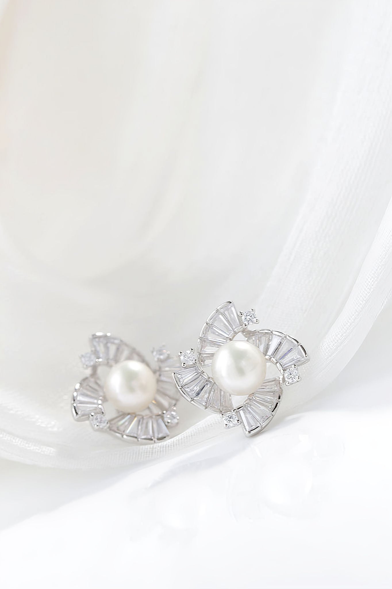 Inlaid Natural Freshwater Pearl 925 Sterling Silver Earstuds Fashion Rhinestone Lady Earrings