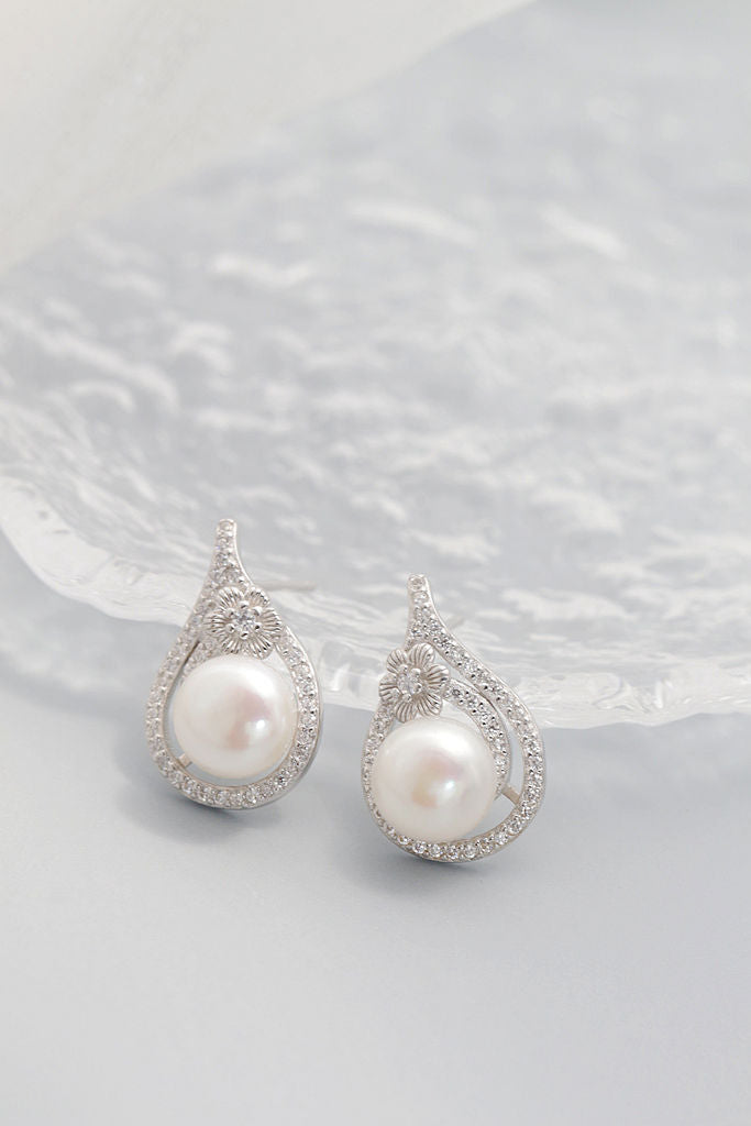Authentic 925 Sterling Silver Earstuds Hollowed-Out Floral Pattern Inlaid Natural Freshwater Pearl Gentle Graceful Earring Gift