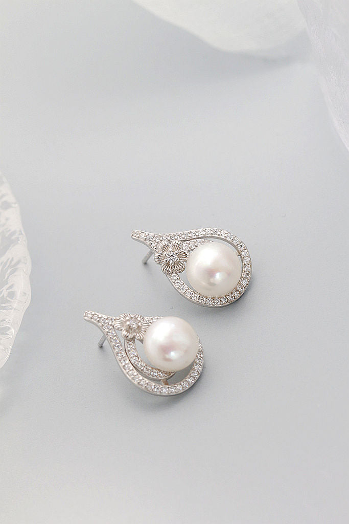 Authentic 925 Sterling Silver Earstuds Hollowed-Out Floral Pattern Inlaid Natural Freshwater Pearl Gentle Graceful Earring Gift