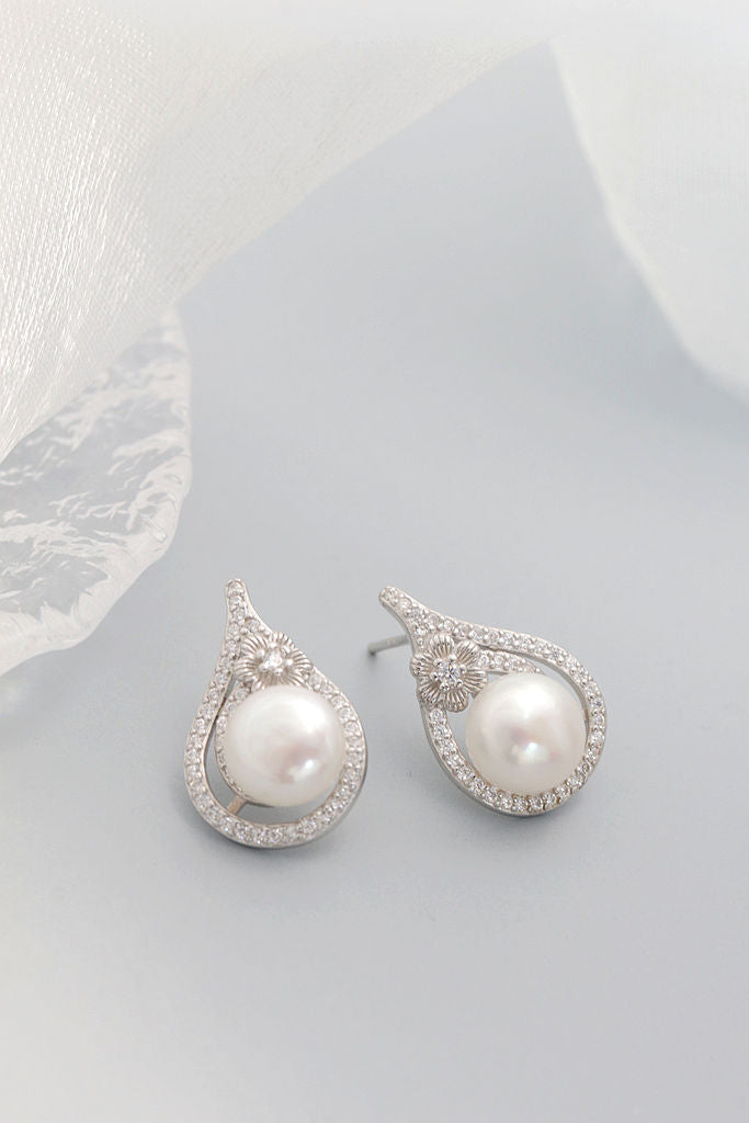 Authentic 925 Sterling Silver Earstuds Hollowed-Out Floral Pattern Inlaid Natural Freshwater Pearl Gentle Graceful Earring Gift