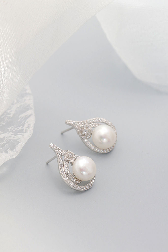 Authentic 925 Sterling Silver Earstuds Hollowed-Out Floral Pattern Inlaid Natural Freshwater Pearl Gentle Graceful Earring Gift