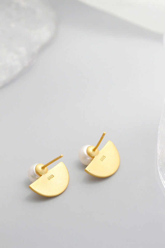 925 Sterling Silver Earring Inlaid Natural Freshwater Pearl Fashion Creative Semi-Circle 18K Antique Gold Plating Earring
