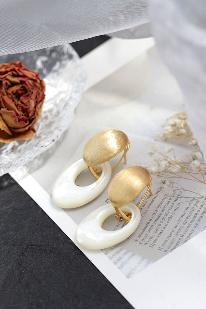 Elegance and Versatility Natural Pearl Shellfish 925 Sterling Silver Earring Fashion 18K Gold Plated Earring Female Jewelry Gift