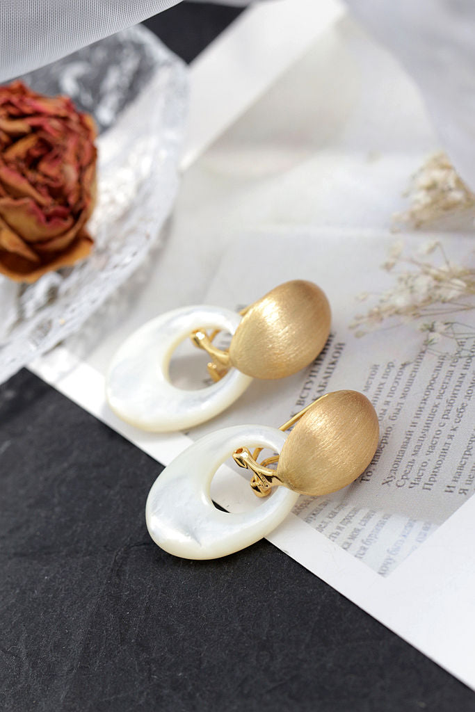 Elegance and Versatility Natural Pearl Shellfish 925 Sterling Silver Earring Fashion 18K Gold Plated Earring Female Jewelry Gift