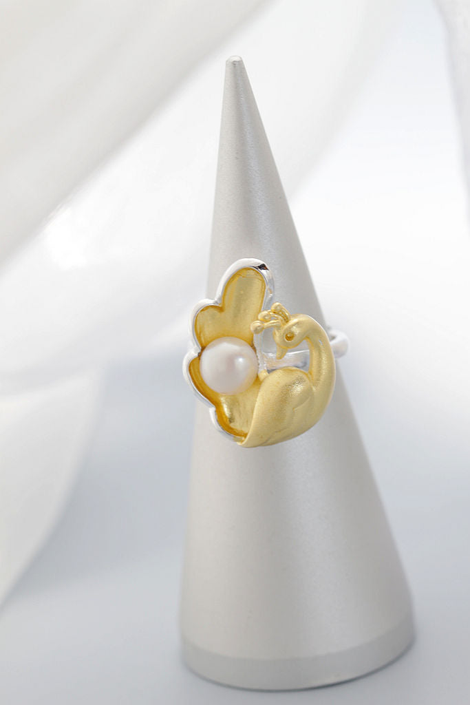 Elegant Fashion 925 Sterling Silver Rings Inlaid Natural Freshwater Pearl 18K Gold Plated Lucky Peacock Statement Ring