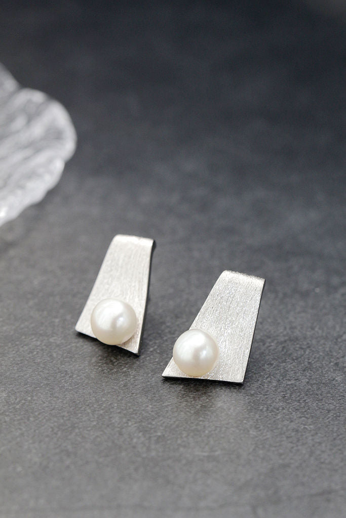 Authentic 925 Sterling Silver Earring Inlaid Natural Freshwater Pearl Geometric Trapezoidal Design Simple Modern Women Earstuds