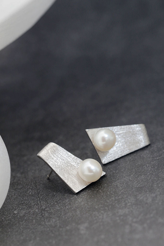 Authentic 925 Sterling Silver Earring Inlaid Natural Freshwater Pearl Geometric Trapezoidal Design Simple Modern Women Earstuds