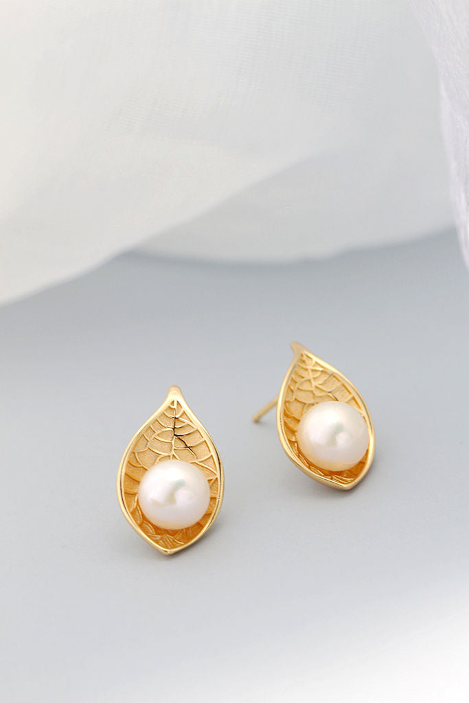 Authentic 925 Sterling Silver Earring Inlaid Natural Freshwater Pearl 18K Gold Plated Delicate leaf Earring Fashion Elegance