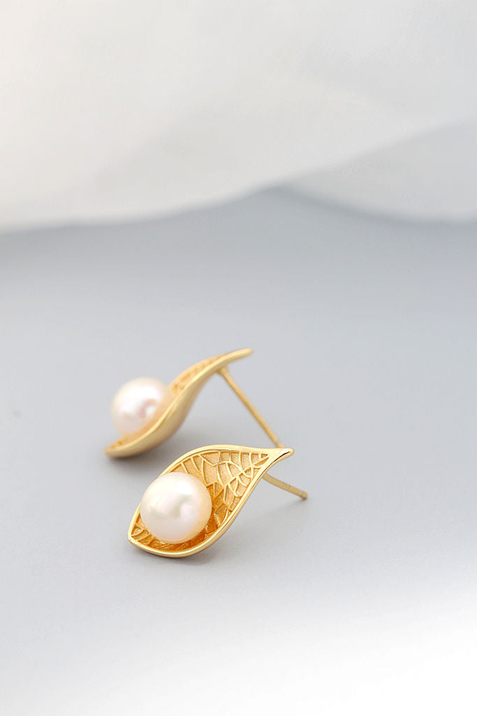 Authentic 925 Sterling Silver Earring Inlaid Natural Freshwater Pearl 18K Gold Plated Delicate leaf Earring Fashion Elegance