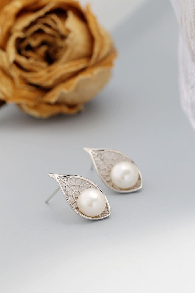 Authentic 925 Sterling Silver Earring Inlaid Natural Freshwater Pearl Delicate leaf Earring Fashion Elegance Jewelry Gift