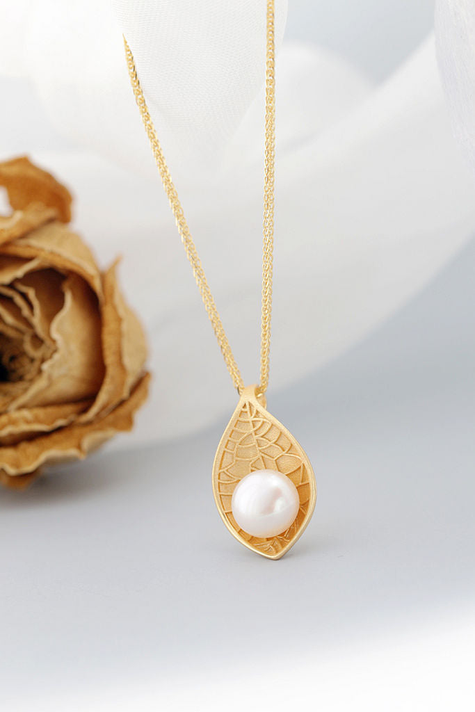 Fashionable Elements Beauty Natural Leaves 925 Sterling Silver Pendants Inlaid Natural Freshwater Pearl 18K Gold Plated Pendant