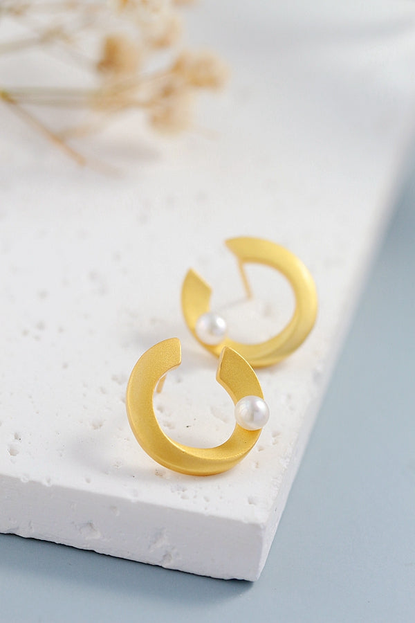Creative Trendy C Shape Personality 925 Sterling Silver EarStuds Inlaid Natural Freshwater Little Pearl 18K Gold Plated Earring