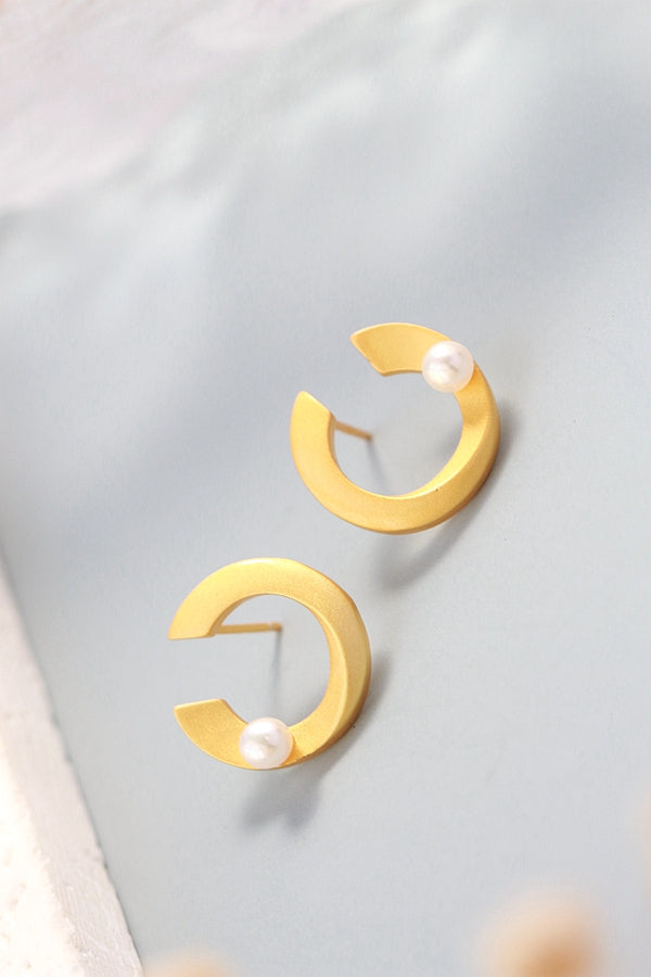 Creative Trendy C Shape Personality 925 Sterling Silver EarStuds Inlaid Natural Freshwater Little Pearl 18K Gold Plated Earring