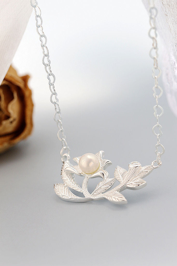 Genuine 925 Sterling Silver Floral Pendant Inlaid Natural Freshwater Pearl Elegant Delicate - Heart Shaped Chain Necklace Set