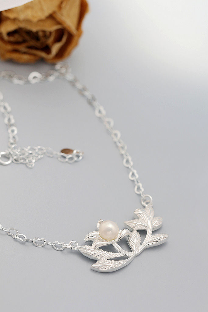 Genuine 925 Sterling Silver Floral Pendant Inlaid Natural Freshwater Pearl Elegant Delicate - Heart Shaped Chain Necklace Set